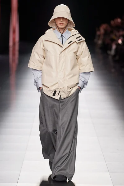 Look 10